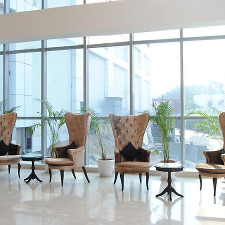 Xenious World Square Hotel Ґазіабад Екстер'єр фото