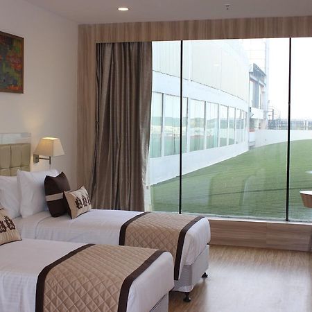 Xenious World Square Hotel Ґазіабад Екстер'єр фото