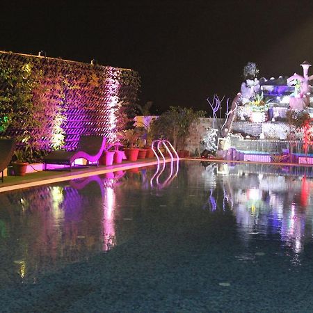 Xenious World Square Hotel Ґазіабад Екстер'єр фото