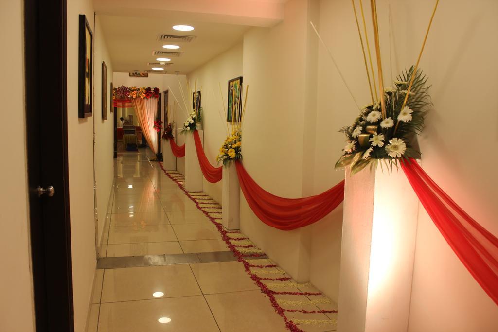 Xenious World Square Hotel Ґазіабад Екстер'єр фото