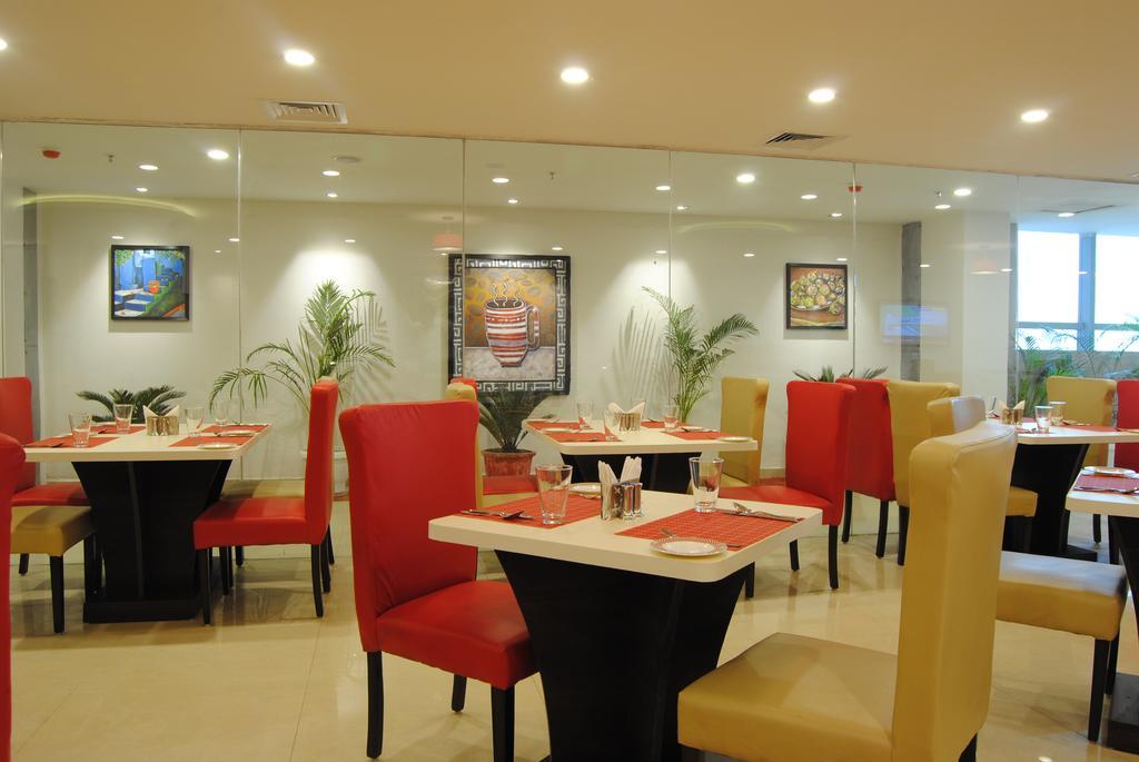 Xenious World Square Hotel Ґазіабад Екстер'єр фото