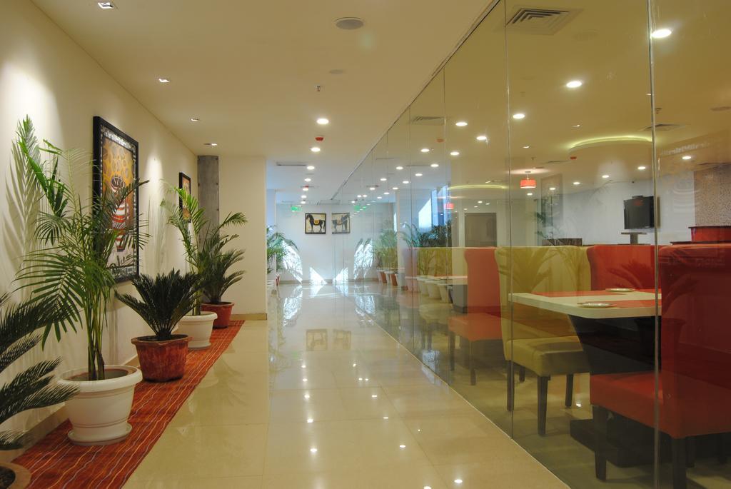 Xenious World Square Hotel Ґазіабад Екстер'єр фото