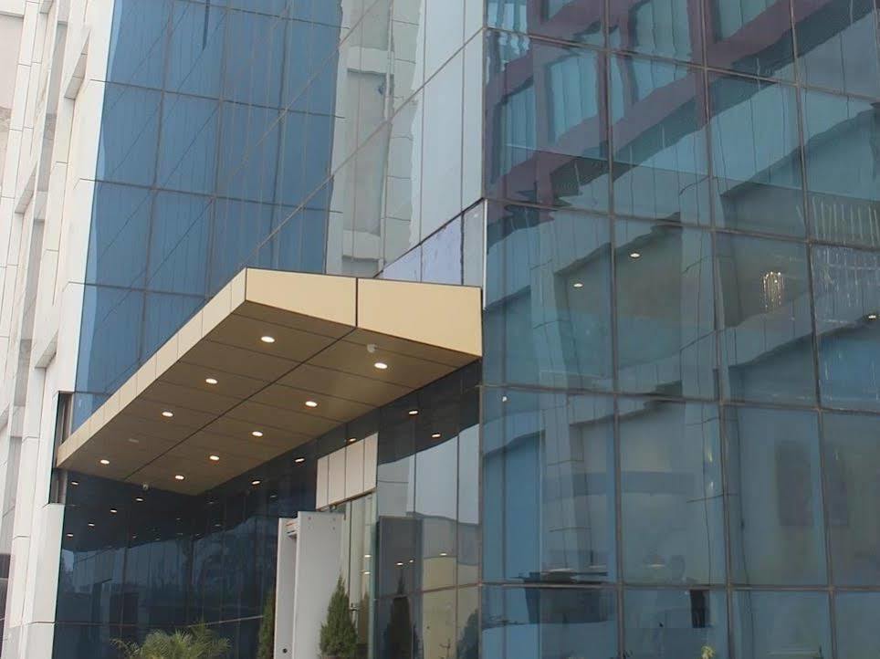 Xenious World Square Hotel Ґазіабад Екстер'єр фото
